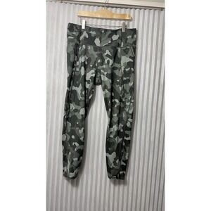 Athleta Lightning Camo 7/8 Tight Size Large Yoga Sport Pockets